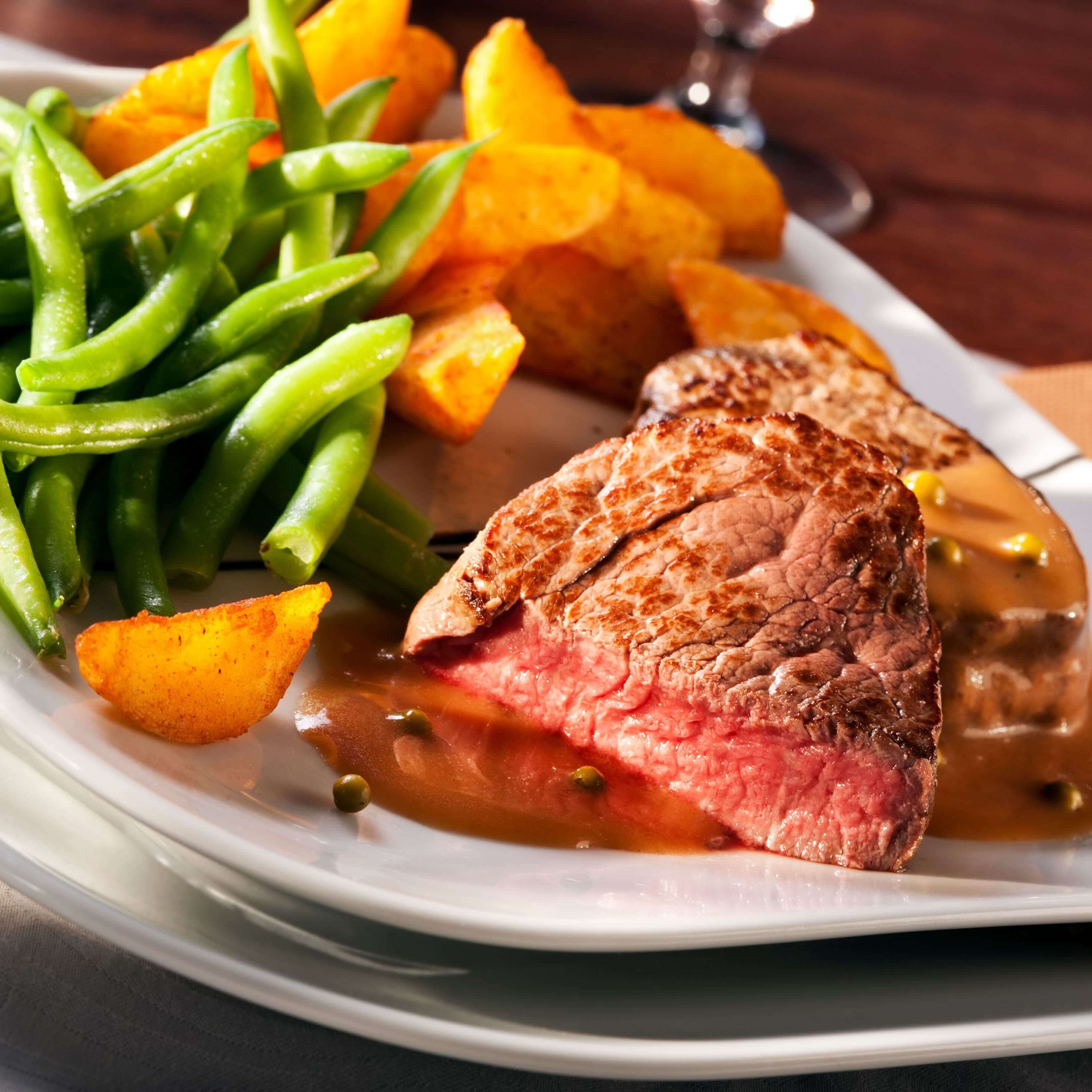 Indulge in steakhouse perfection with our steak and chips recipe. Juicy steak paired with crispy, golden chips!