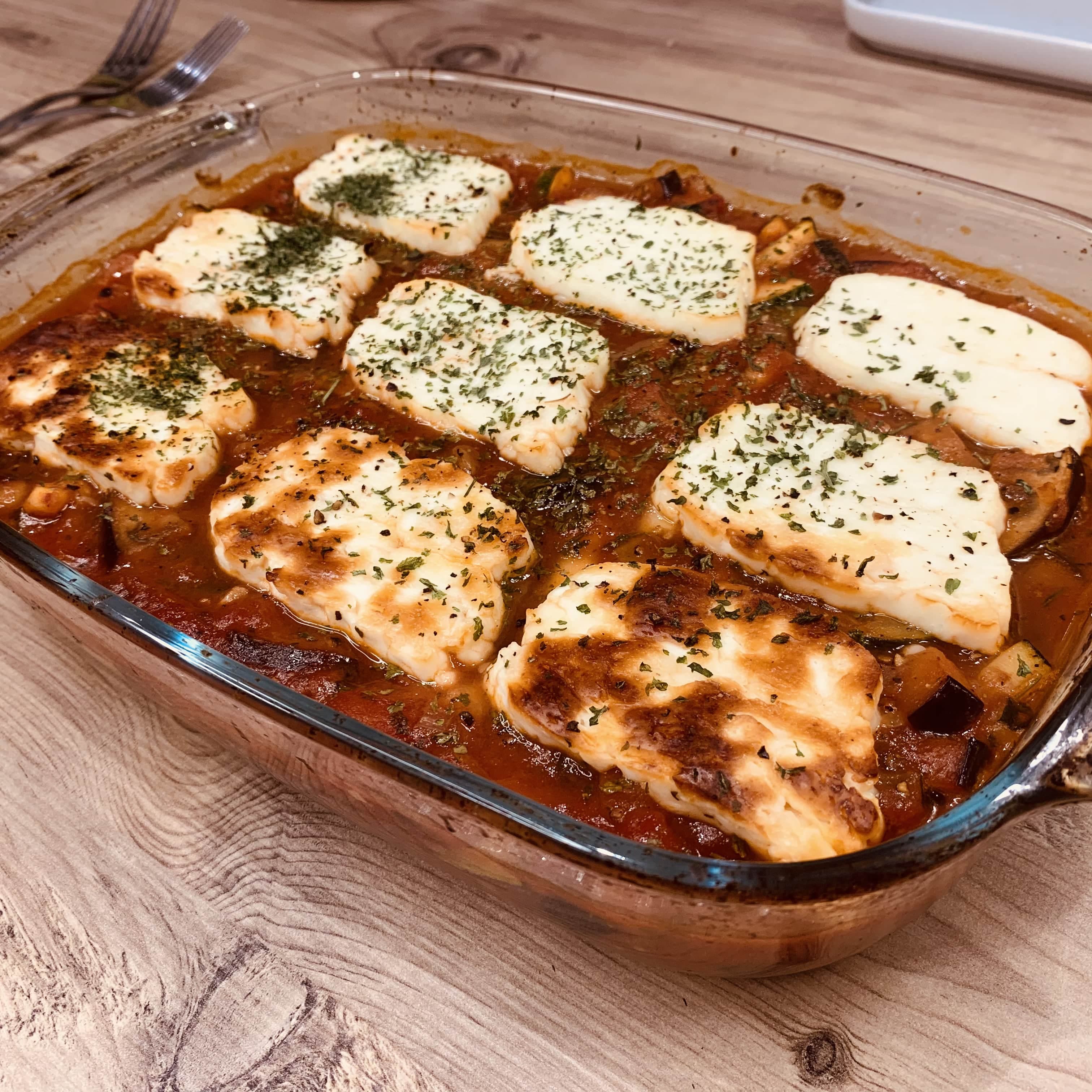 Delight in the flavours of our halloumi bake recipe. A cheesy and savoury dish that's simply irresistible!